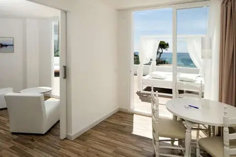 Fergus Style Cala Blanca Suites in Santa Ponça — foto 29