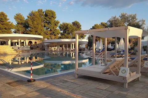 Radisson Paradise Beach Resort in Αμάρυνθος — foto 11