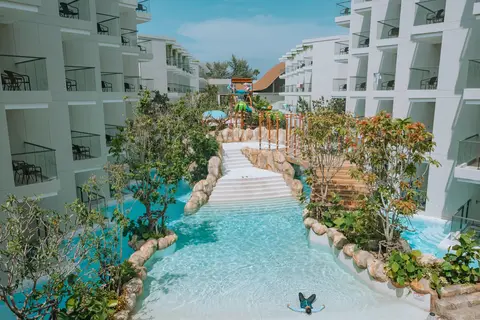 Phuket Emerald Beach Resort in ตำบลกะรน