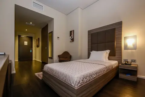 Sky Hotel in Tirana — foto 20