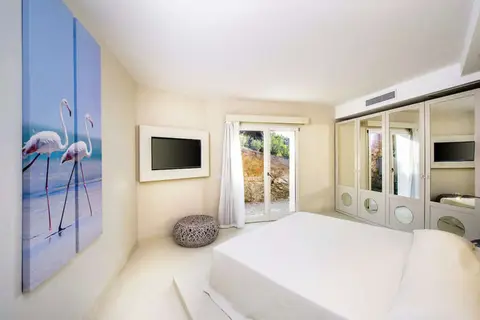 Baia di Chia Resort Sardinia Curio Collection in Domus De Maria — foto 5