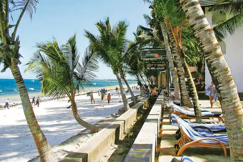 Travellers Beach Hotel in Shanzu ward