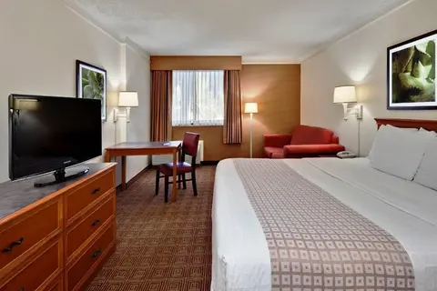 La Quinta Inn & Suites by Wyndham Ft Lauderdale Cypress Cr in Fort Lauderdale — foto 2