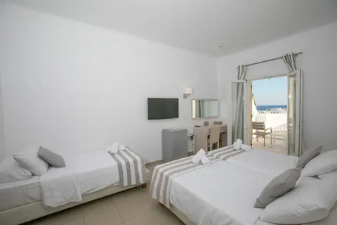 The George Hotel in Πλατύς Γιαλός — foto 21