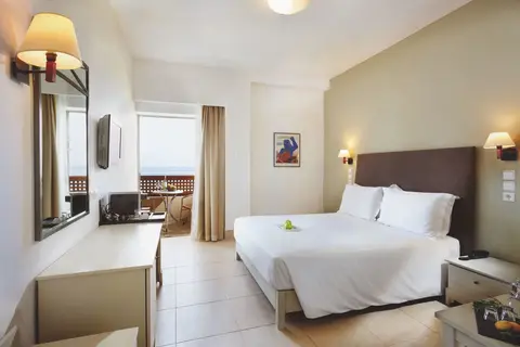 Santa Marina Beach Hotel in Agia Marina — foto 3