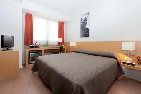 Hotel Sagrada Familia in Barcelona — foto 2