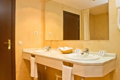 Las Palmeras Affiliated by FERGUS in Fuengirola — foto 28