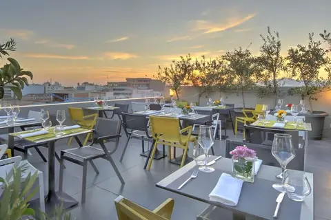 Polis Grand in Athene — foto 21