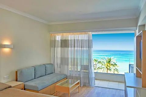 Sunrise Beach Hotel in Παραλίμνι — foto 21