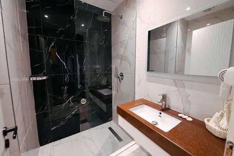 Royal G Max Hotel & Spa in Golem, foto 16