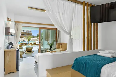 Alia Luxury Suites & Spa Beachfront Hotel in Χαράκι — foto 4