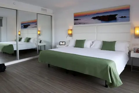 AxelBeach Ibiza in Sant Josep de sa Talaia — foto 3
