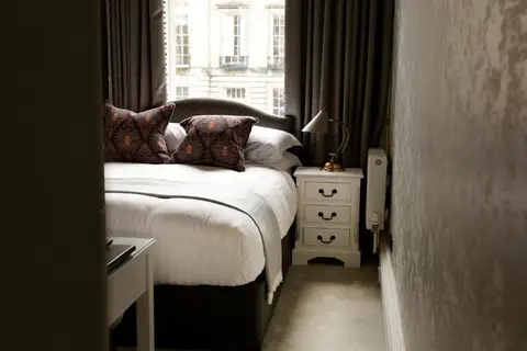 Nira Caledonia in Edinburgh — foto 3