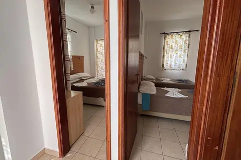Coliseum Studios & Apartments in Πεύκοι — foto 18