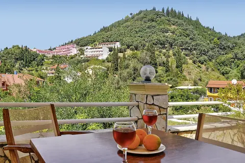 Angelica in Άγιος Γόρδιος — foto 12