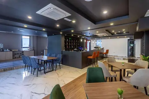 N Hotel in Sutomore — foto 8