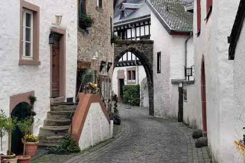 Burghaus en Villa Kronenburg foto 26