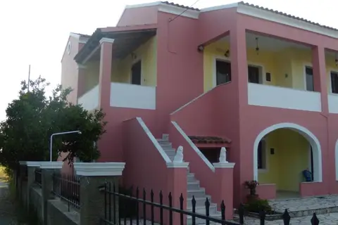Antigonis Apartments in Αχαράβη — foto 2