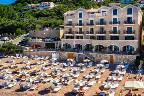 California in Sveti Stefan Island — foto 8