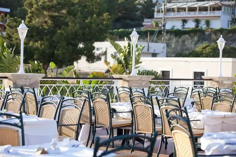 Pefkos Beach Hotel in Πεύκοι — foto 9