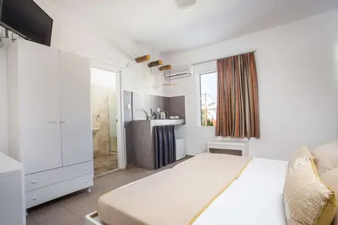 Tinas Plus Hotel in Φαληράκι — foto 27