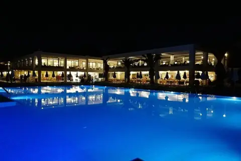 Porto Bello Beach in Καρδάμαινα — foto 18