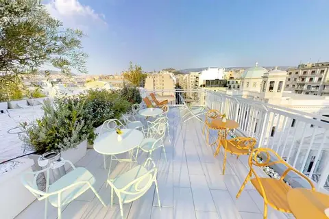 Brown Kubic in Athene