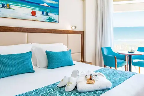 The Golden Bay Beach Hotel in Larnaca — foto 28