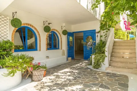 Nathalie in Ιαλυσός — foto 2