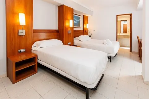 Fly & Go Colombo Hotel in S'Illot — foto 13
