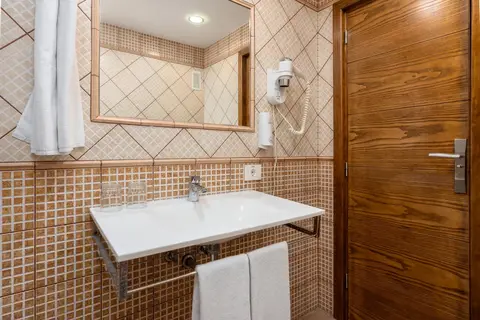 Akeah Broncemar Maspalomas in Santa María de Guía de Gran Canaria — foto 18