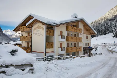 Hotel Fiordaliso in Canazei - Cianacei — foto 11