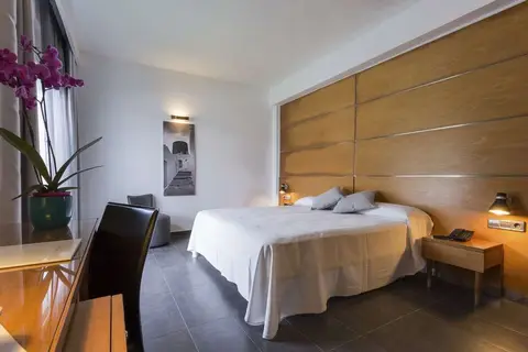 Palladium Hotel Cala Llonga in Santa Eulària des Riu — foto 3