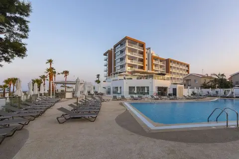 Leonardo Crystal Cove Hotel & Spa by the Sea in Παραλίμνι — foto 15