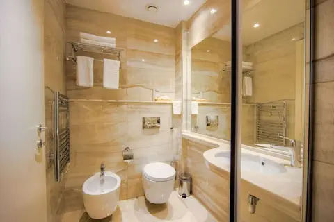 Lot Boutique Hotel in Tirana — foto 19