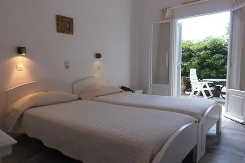 Manos in Νάουσα — foto 16