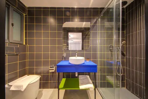 IKYK Hotel in San Ġiljan — foto 8