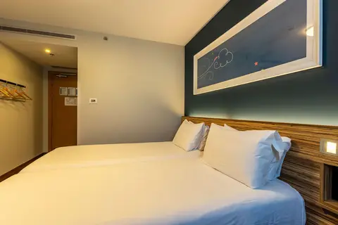Travelodge Barcelona Poblenou in Barcelona — foto 21
