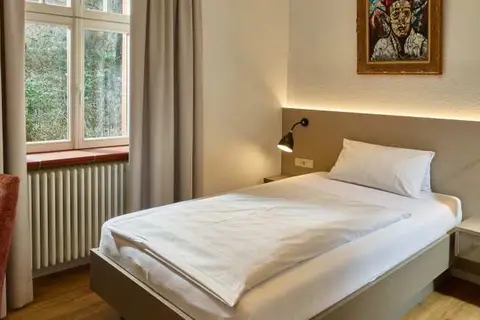 Hotel en Restaurant Burgschänke in Kaiserslautern — foto 5