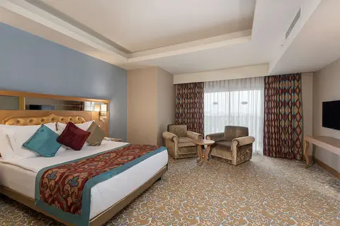 Royal Holiday Palace Hotel in Aksu — foto 3