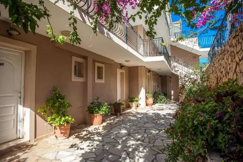 Agathaggelos Studios in Βλαχάτα — foto 10
