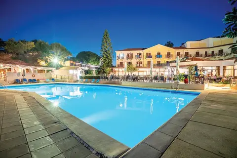 Karavados Beach Hotel in Καραβάδος — foto 3