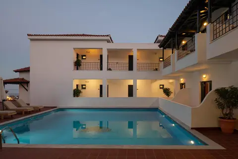 Atrium of Alonissos in Patitiri — foto 9