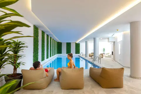 Leonardo Crystal Cove Hotel & Spa by the Sea in Παραλίμνι — foto 9