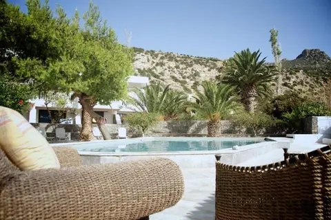 Avra Beach in Σαρακίνικο — foto 20