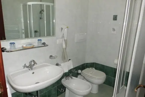 Hotel Cinque Terre in Gardone Riviera — foto 16
