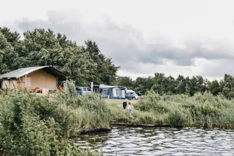 Vodatent Vakantiepark De Kleine Wielen in Leeuwarden — foto 5
