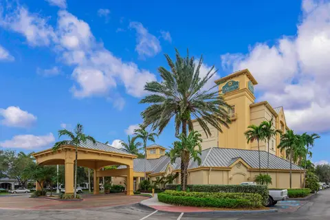 La Quinta Inn & Suites by Wyndham Miami Airport West in Miami — foto 4