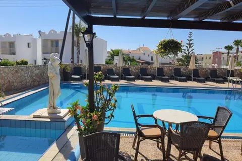 Anais Bay in Παραλίμνι — foto 15