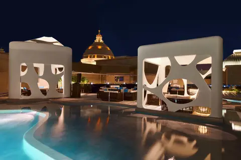 V Hotel Dubai Curio Collection by Hilton in دبي — foto 13